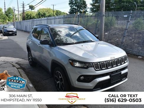 Used 2025 Jeep Compass Limited AWD/4WD image 4