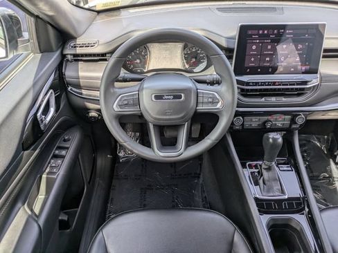 Certified 2022 Jeep Compass Latitude FWD image 11