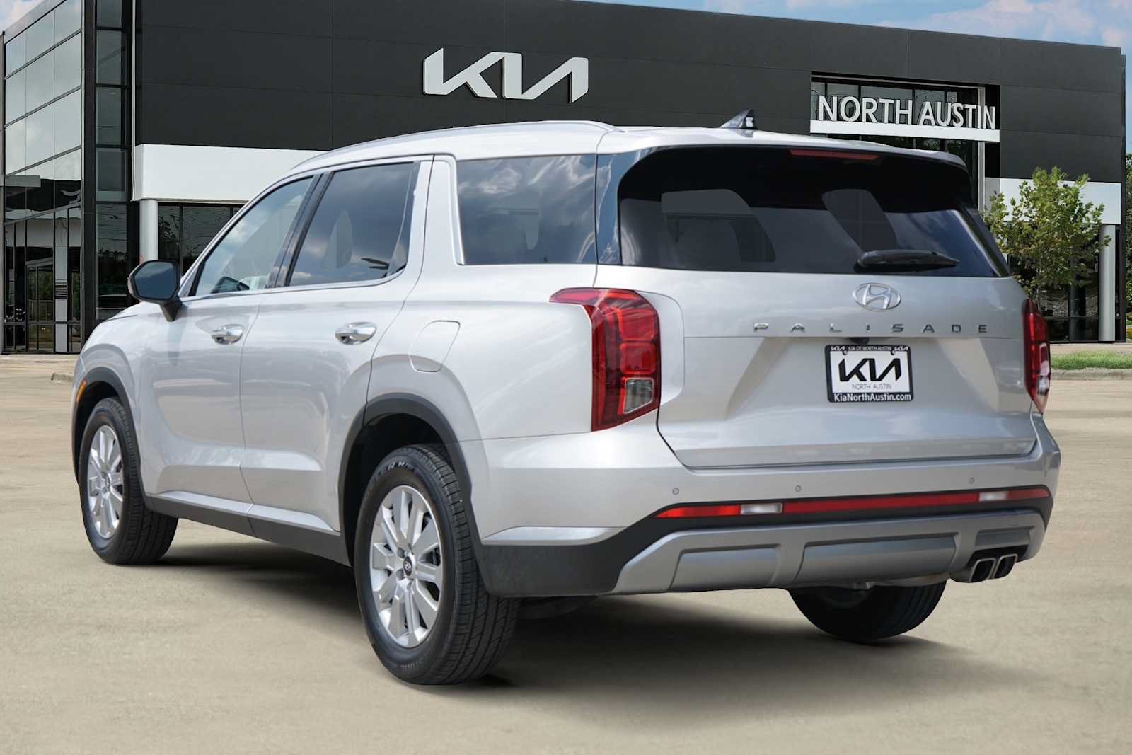 Used 2025 Hyundai Palisade SEL FWD image 4