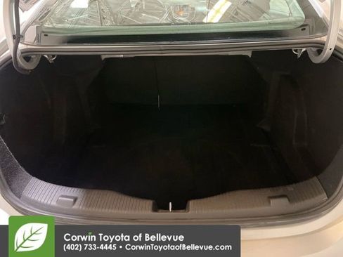 Used 2018 Chevrolet Cruze LT w/ Convenience Package image 17