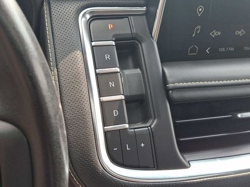 Used 2022 GMC Yukon SLT w/ SLT Premium Package image 18