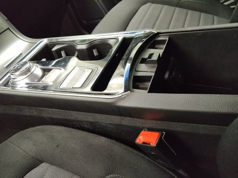 Used 2020 Ford Edge SE FWD image 26