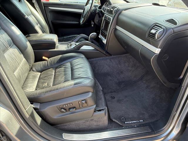 Used 2004 Porsche Cayenne Turbo AWD/4WD image 19