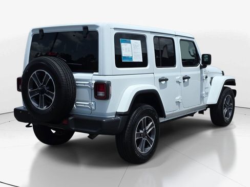 Used 2023 Jeep Wrangler Unlimited Sahara AWD/4WD image 6