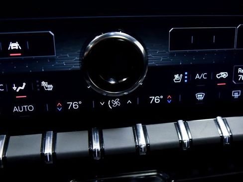 Used 2024 GMC Acadia Denali image 27