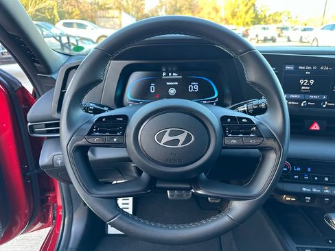 Used 2025 Hyundai Elantra Sport image 14
