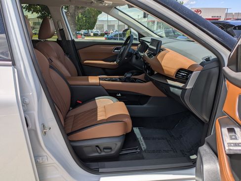 Used 2024 Nissan Rogue Platinum w/ Platinum Premium Package AWD/4WD image 32