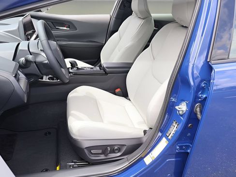 Certified 2026 Toyota Prius XLE FWD image 11