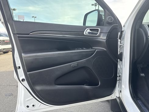 Used 2018 Jeep Grand Cherokee Limited image 12