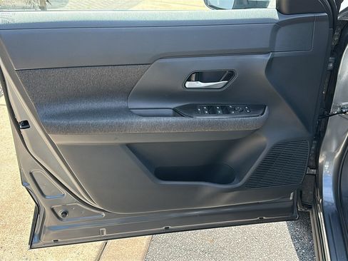 Certified 2025 Nissan Kicks SV AWD/4WD image 13