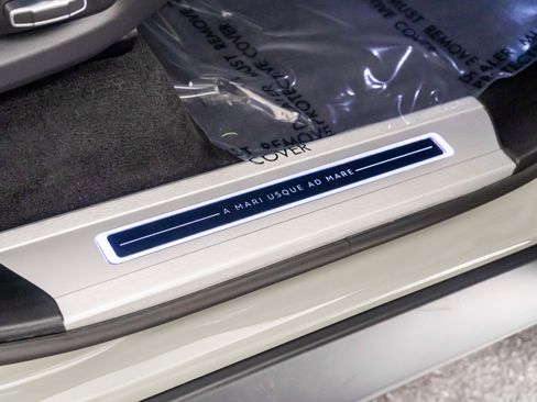 Used 2022 Land Rover Range Rover Sport SVR Carbon Edition image 36