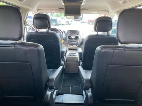 Used 2013 Chrysler Town & Country Touring FWD image 31