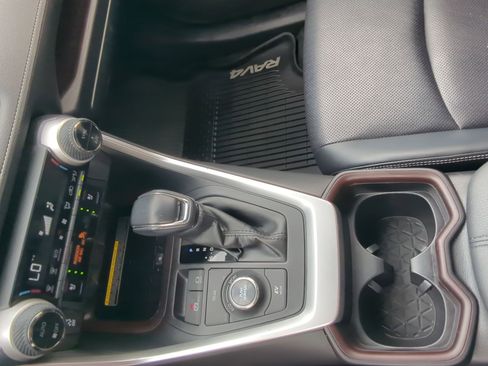 Used 2020 Toyota RAV4 Limited AWD/4WD image 19