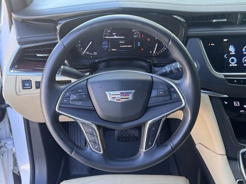 Used 2017 Cadillac XT5 Luxury w/ Driver Awareness Package image 22