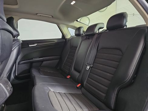 Used 2018 Ford Fusion SE w/ Equipment Group 201A FWD image 13