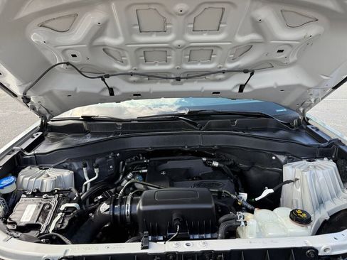 Used 2020 Ford Explorer XLT w/ Equipment Group 202A image 37