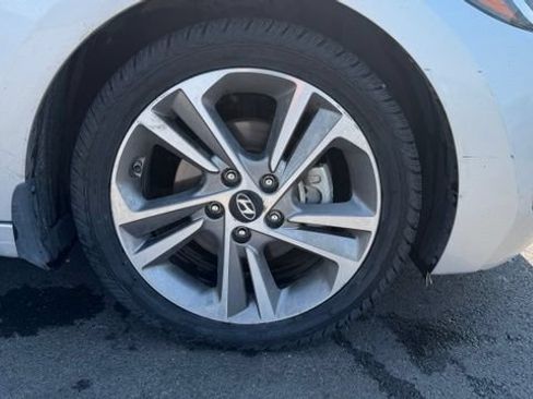 Used 2017 Hyundai Elantra Limited w/ Limited Tech Package 04 FWD image 10
