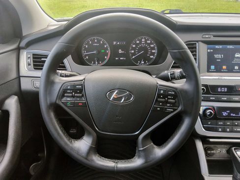 Used 2016 Hyundai Sonata Sport w/ Option Group 02 FWD image 6