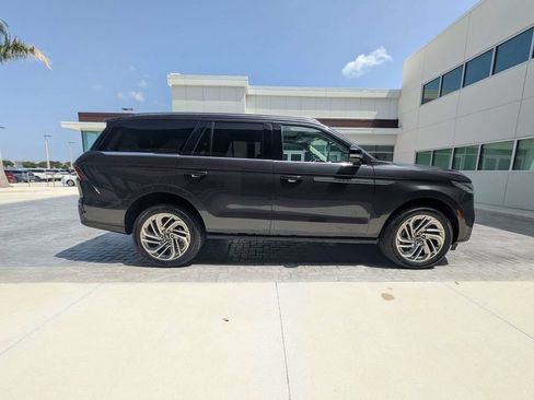 Certified 2026 Lincoln Navigator Reserve AWD/4WD image 3