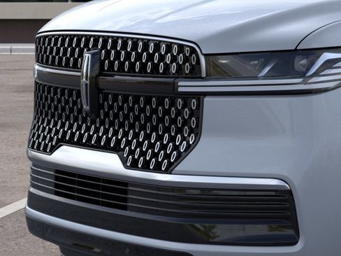 Used 2025 Lincoln Navigator L Reserve AWD/4WD image 17