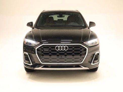 Used 2022 Audi Q5 2.0T Premium w/ Convenience Package AWD/4WD image 3