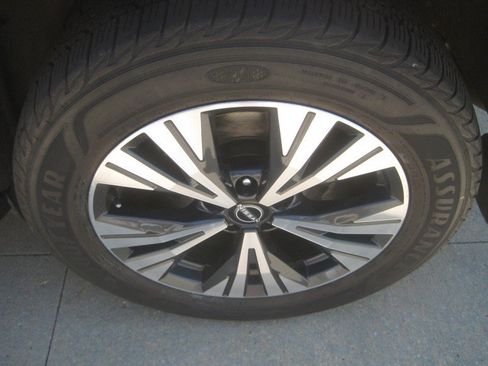 Used 2023 Nissan Rogue SV AWD/4WD image 12