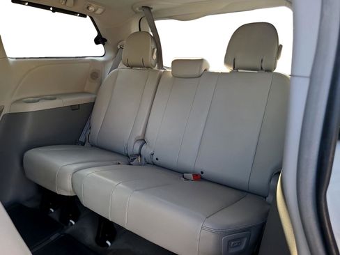 Used 2013 Toyota Sienna XLE image 20