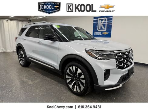 Used 2025 Ford Explorer Platinum w/ LUX Leather Package AWD/4WD image 1