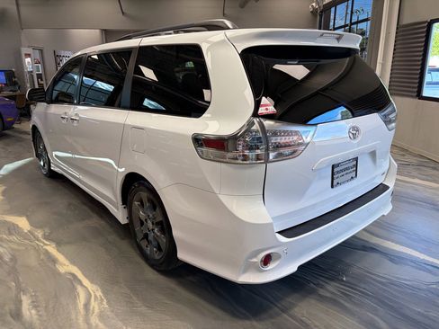 Used 2017 Toyota Sienna SE FWD image 35