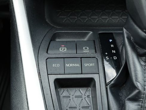 Used 2019 Toyota RAV4 LE FWD image 20