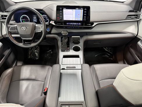 Used 2021 Toyota Sienna XSE image 12