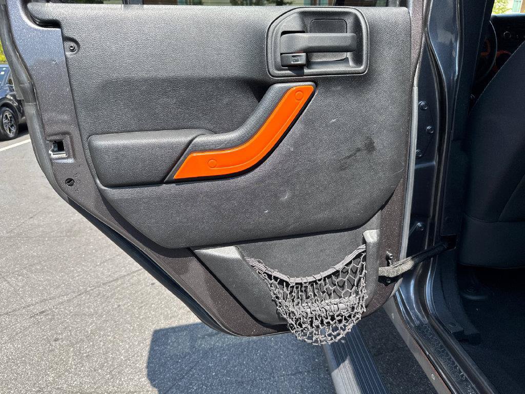 Used 2016 Jeep Wrangler Unlimited Sahara w/ Connectivity Group AWD/4WD image 21