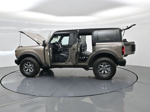 Used 2025 Ford Bronco Badlands image 42