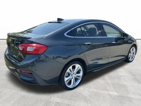 Used 2017 Chevrolet Cruze Premier FWD image 5