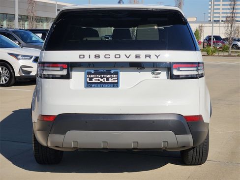 Used 2018 Land Rover Discovery SE image 6