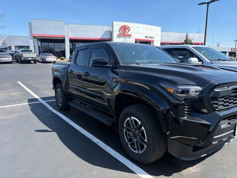 Used 2024 Toyota Tacoma TRD Sport AWD/4WD image 2