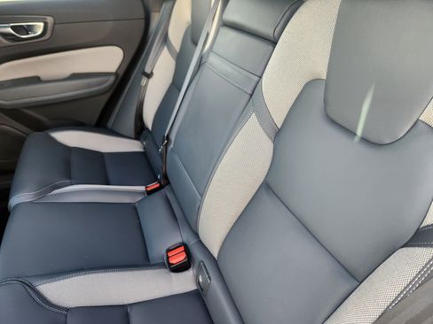 Used 2022 Volvo XC60 B5 R-Design w/ Advanced Package image 20