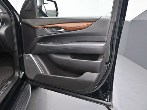Used 2018 Cadillac Escalade ESV 4WD image 22