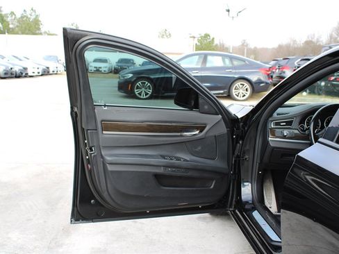 Used 2013 BMW 750i image 28