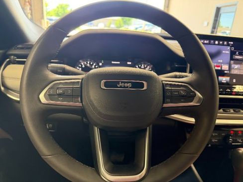Used 2025 Jeep Compass Limited AWD/4WD image 23