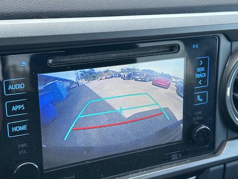 Used 2017 Toyota Tacoma TRD Off-Road w/ Tow Package (A/T) AWD/4WD image 10
