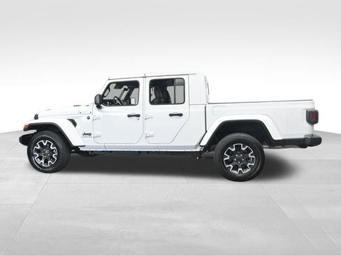 Used 2024 Jeep Gladiator Sport w/ Premium Package image 3