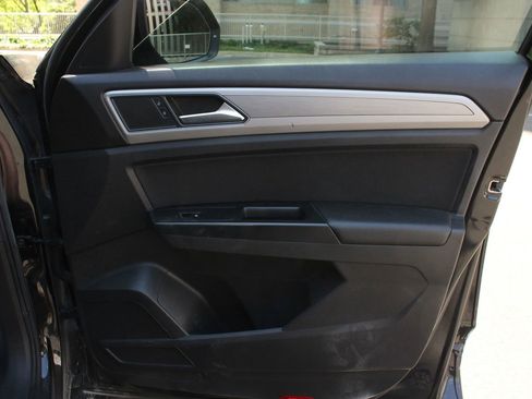 Used 2018 Volkswagen Atlas S image 23