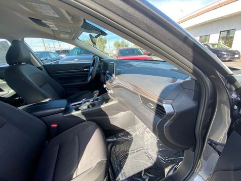 Used 2025 Nissan Altima 2.5 SV image 36