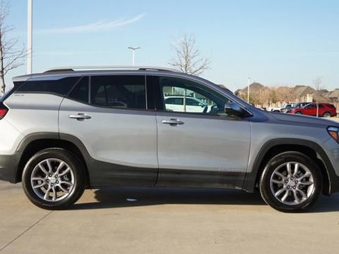 Used 2024 GMC Terrain SLT image 10