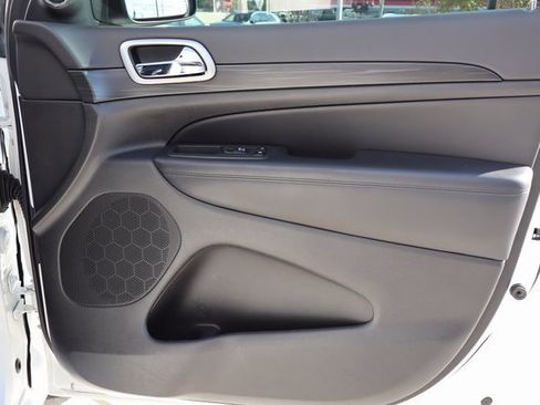 Used 2021 Jeep Grand Cherokee Laredo X image 26