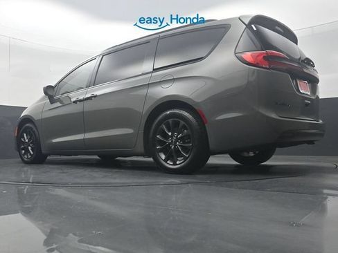 Used 2021 Chrysler Pacifica Touring-L w/ Uconnect Theater Family Group FWD image 31