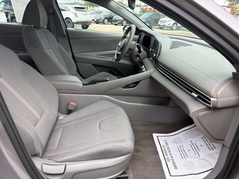 Used 2024 Hyundai Elantra SE FWD image 20