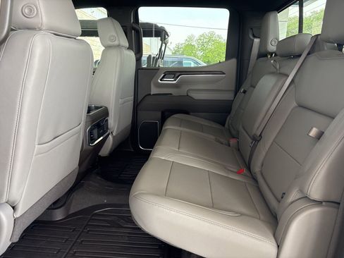New 2026 GMC Sierra 1500 SLT AWD/4WD image 17