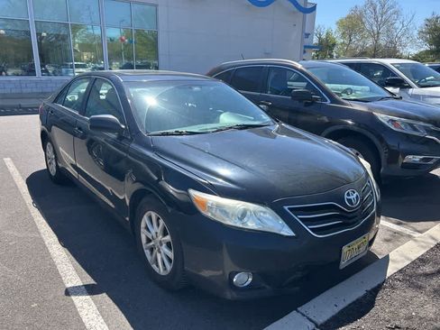 Used 2011 Toyota Camry XLE w/ XLE Extra-Value Pkg #2 image 8